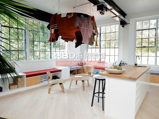 工業(yè)風(fēng)辦公室設(shè)計(jì),辦公室設(shè)計(jì)風(fēng)格,服飾公司辦公室設(shè)計(jì),海博裝飾.jpg 工業(yè)風(fēng)辦公室設(shè)計(jì),辦公室設(shè)計(jì)風(fēng)格,服飾公司辦公室設(shè)計(jì),海博裝飾.jpg