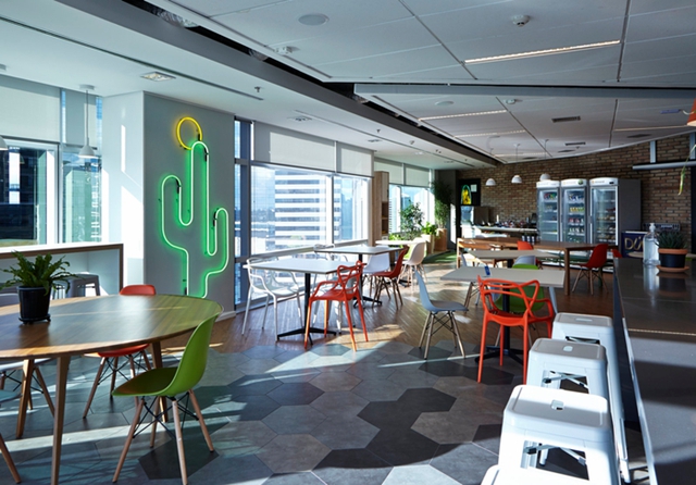 辦公室裝修設計,IT公司辦公設計,廣州裝飾公司,海博裝飾.jpg 辦公室裝修設計,IT公司辦公設計,廣州裝飾公司,海博裝飾.jpg